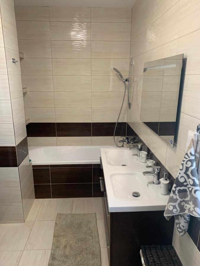 Modern 2 Bed House Near Bratislava With Parking Apartment Rovinka Bagian luar foto