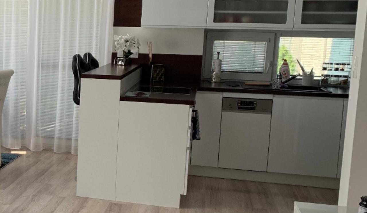 Modern 2 Bed House Near Bratislava With Parking Apartment Rovinka Bagian luar foto