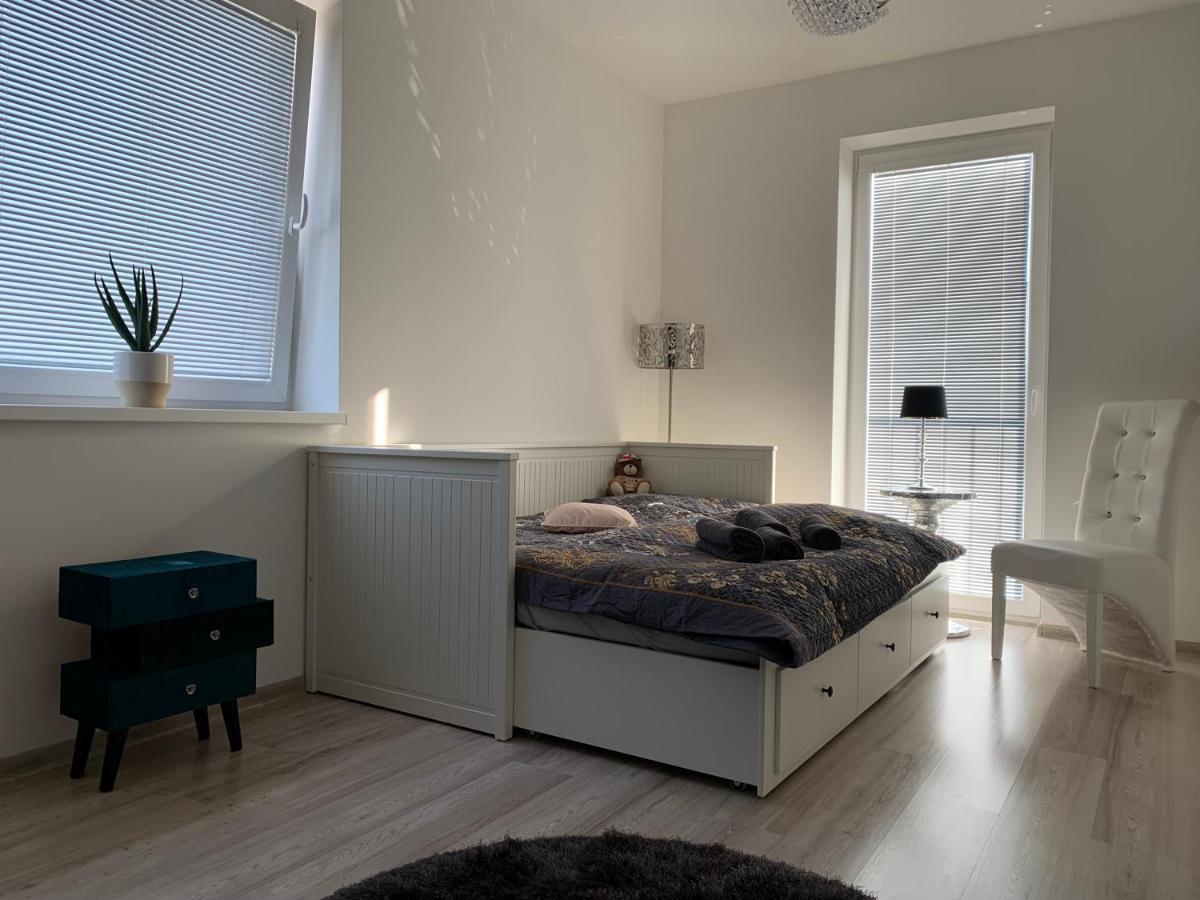Modern 2 Bed House Near Bratislava With Parking Apartment Rovinka Bagian luar foto