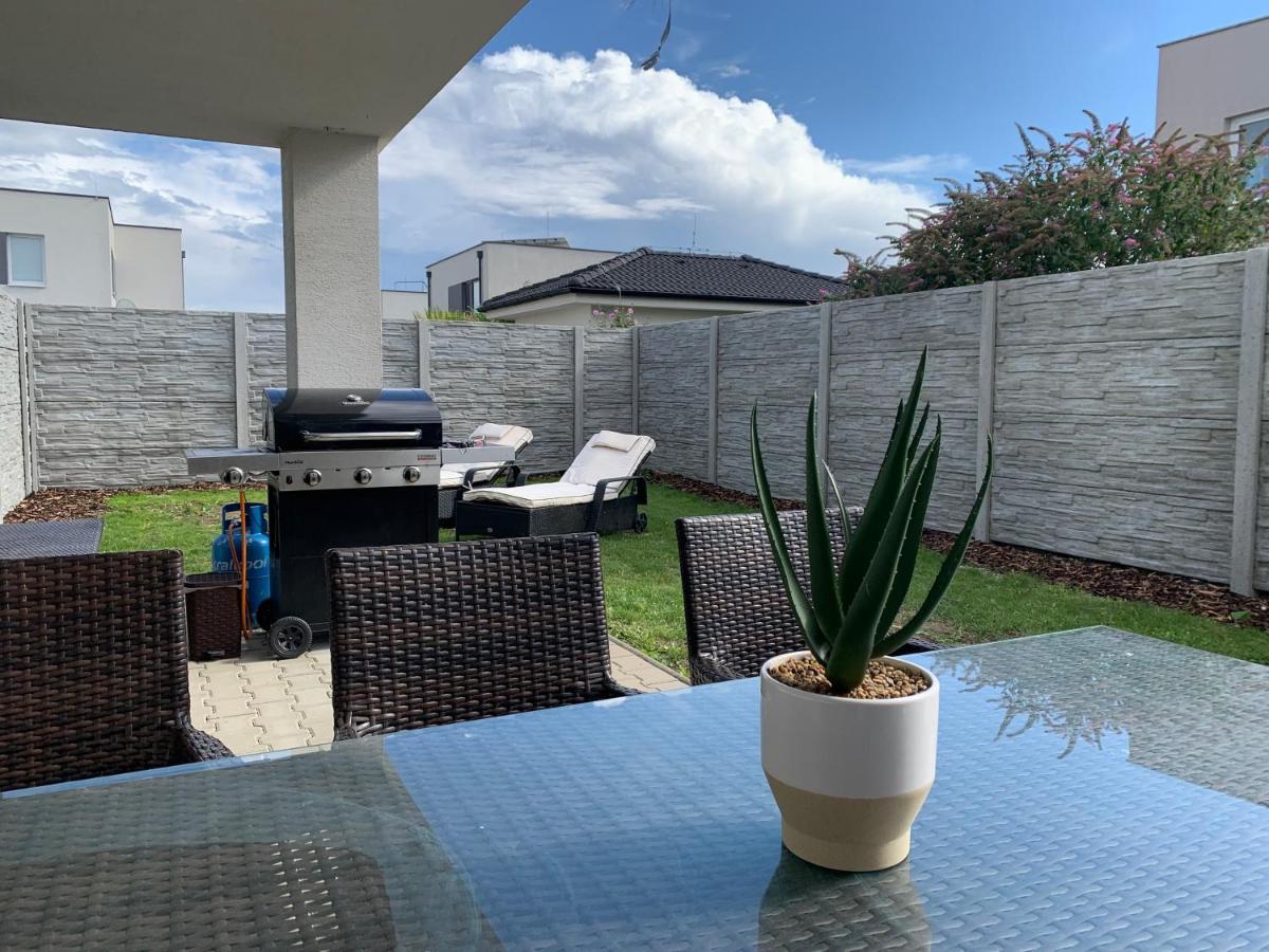 Modern 2 Bed House Near Bratislava With Parking Apartment Rovinka Bagian luar foto